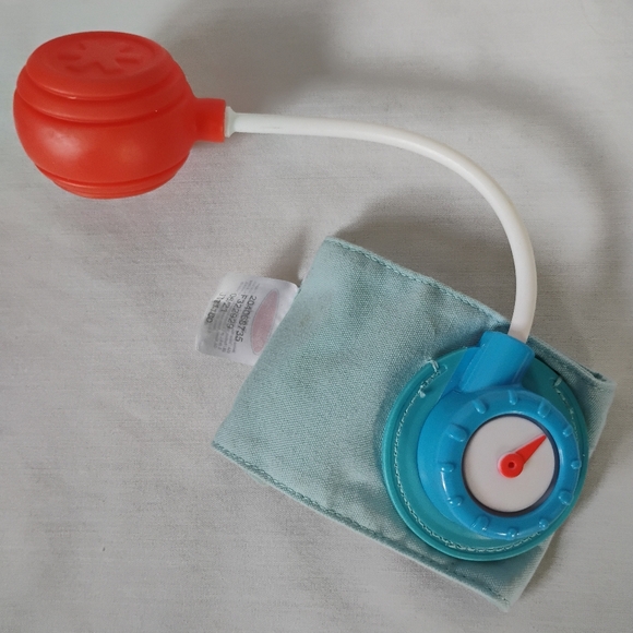 Melissa and Doug Kids Doctor Veterinarian Play Set Doc McStuffins 7" Lambie Doll - Picture 4 of 16